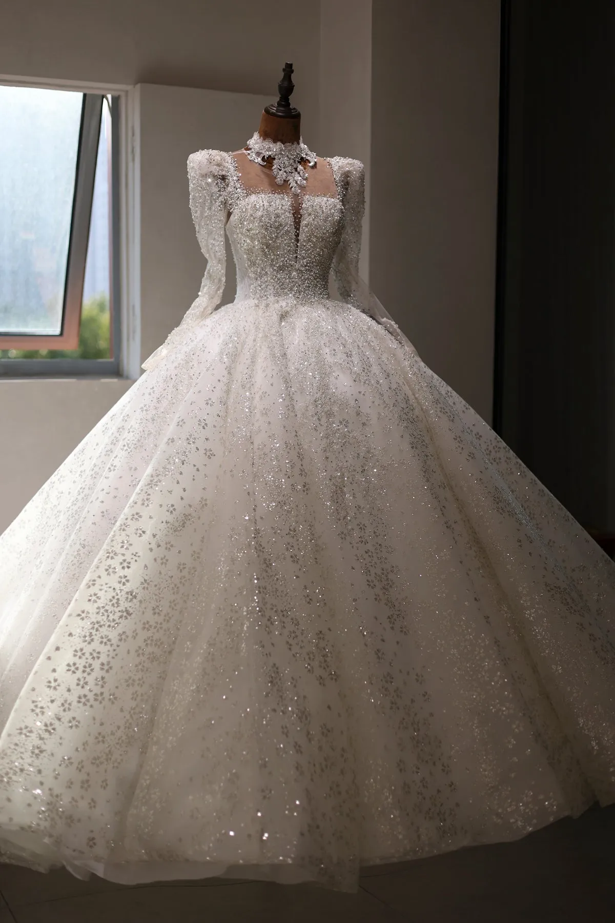 Luxury Beaded Pearl Long Sleeves Ball Gown Wedding Dress RS013