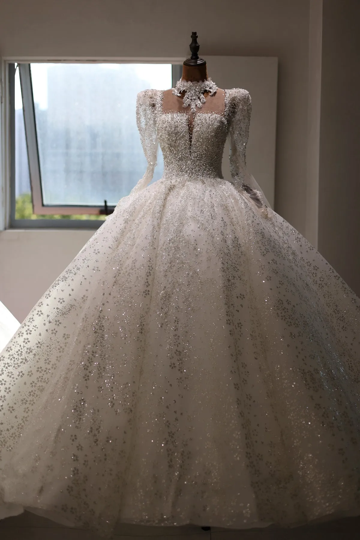 Luxury Beaded Pearl Long Sleeves Ball Gown Wedding Dress RS013