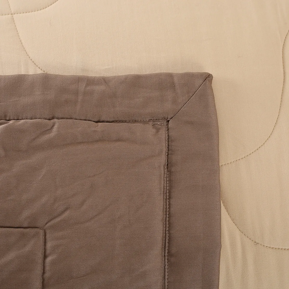 Vincent Reversible Summer AC Quilt/Quilted Bed Cover/Comforter Marzipan/Simply Taupe